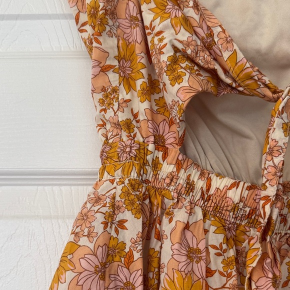 Floral Strapless Romper - Picture 8 of 9